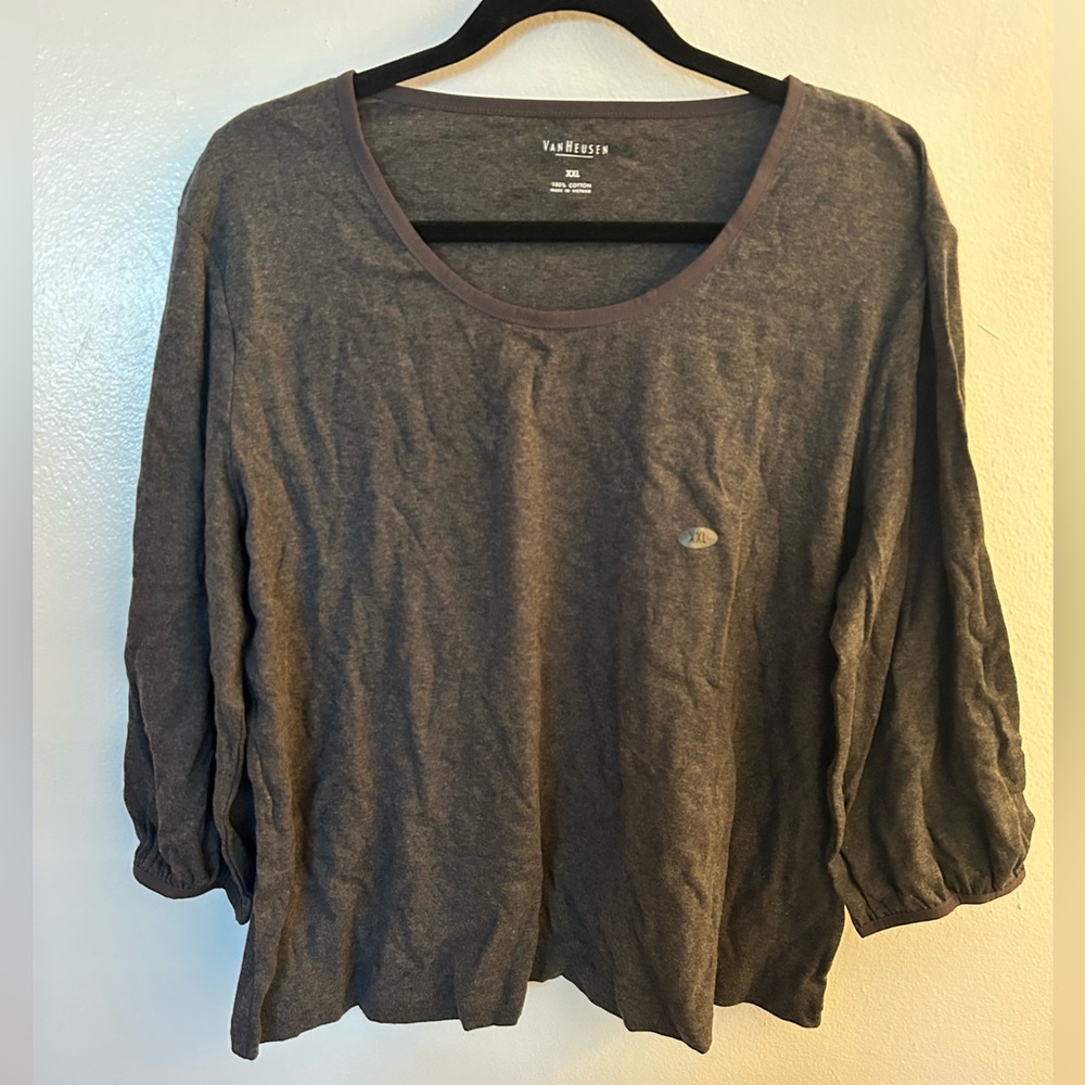 NWT Van Heusen Women’s Cotton shirt in Gray. Round neck, 3/4 sleeve. Size XXL